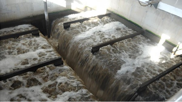 雷達液位計測量井溶藥池