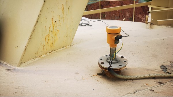 了解非接觸式雷達液位計測量油水界面的優勢