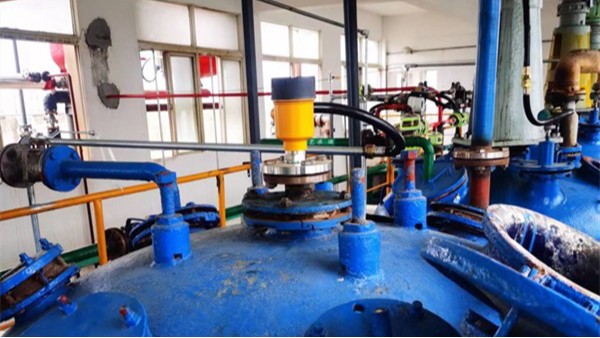 雷達液位計測量氯化物和鹽類用的塑料罐