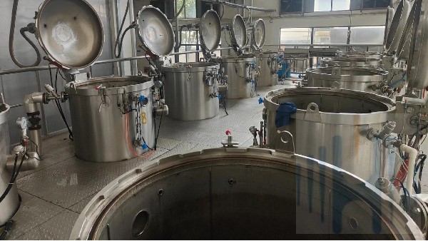 食品行業成品罐液位測量及限位開關——HBRD雷達液位計